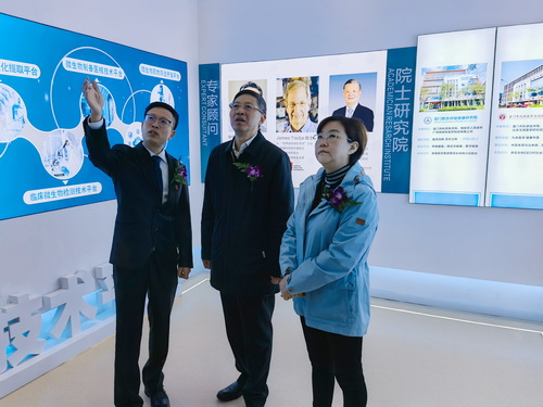 de7f6627e4a9c0b9ec0a77c56c60340_调整大小.jpg