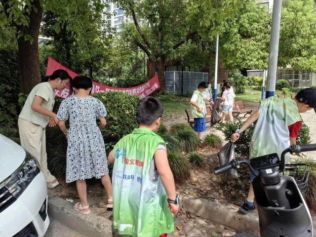 顾村镇开展城市环境清洁日活动